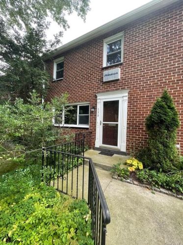 130 Charter Cir, Crotonville, NY 10562-6005