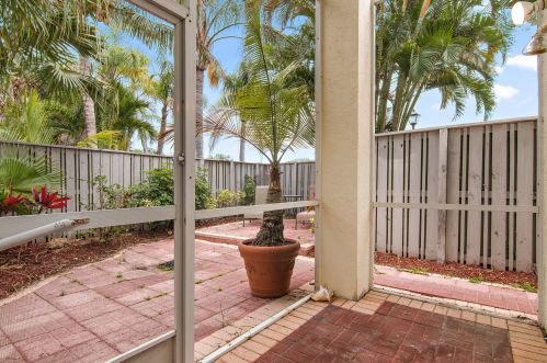 22 Governors Ct, West Palm Beach FL  33418-7159 exterior