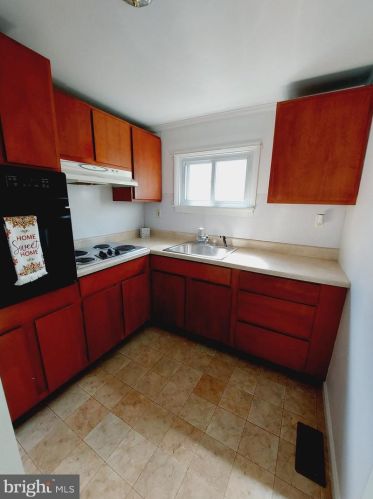 3 Parkside Ave, Downingtown, PA 19335-1964