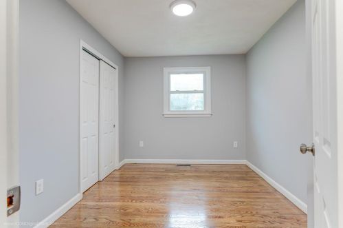 121 Fir Ave, Tiverton RI  02878-1640 exterior