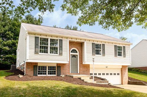 517 Bluegrass Dr, Canonsburg, PA 15317-4949