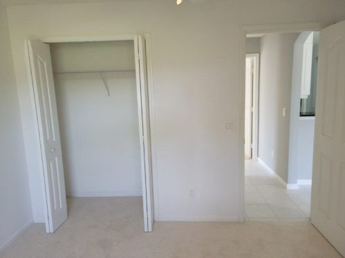 1041 Abingdon Ave, Fort Pierce FL  34953-2804 exterior