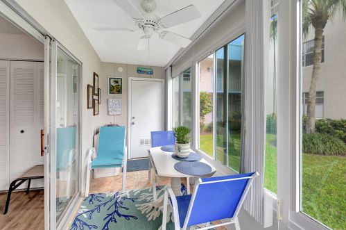 828 Flanders R, Delray Beach FL  33484-5335 exterior