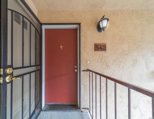 542 Arcadia Dr, Vacaville CA  95687-3354 exterior