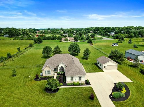 2823 Summit Rd, Pataskala, OH 43062-7847