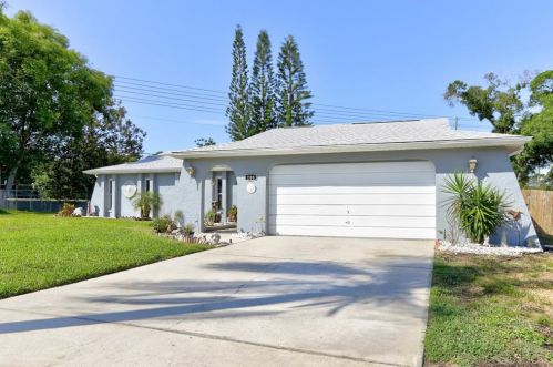 200 Leafwood Rd, Tarpon Springs, FL 34689-3810