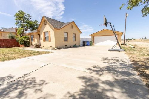 445 Simmons Rd, Turlock CA  95380-9786 exterior
