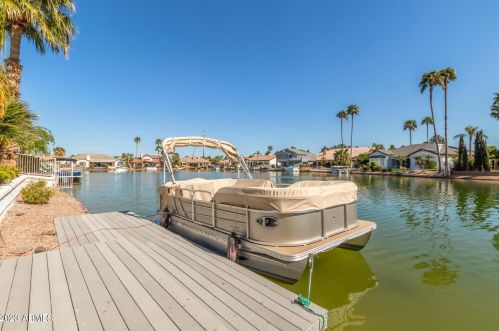 1833 Willow Tree Ct, Gilbert AZ  85234-4933 exterior