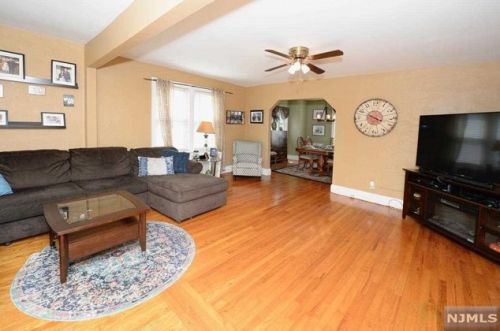 448 James St, N Milford NJ  07646-1022 exterior