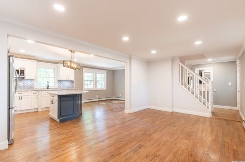 26 Patchogue Rd, Scotts Beach NY  11789-1422 exterior