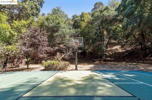 25566 Fernhill Dr, Los Altos CA  94024-6302 exterior