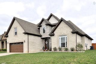 304 Retriever Ct, Clarksville, TN 37043-1565