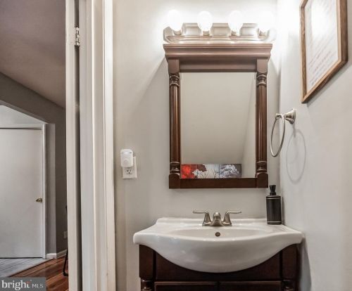 3056 Harbour Dr, Palmyra NJ  08065-2208 exterior