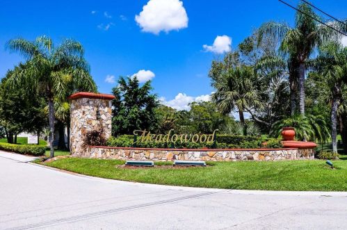 9440 Meadowood Dr, Fort Pierce, FL 34951-2953