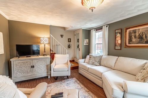 453 Riverview Dr, New Kensington, PA 15068-5936