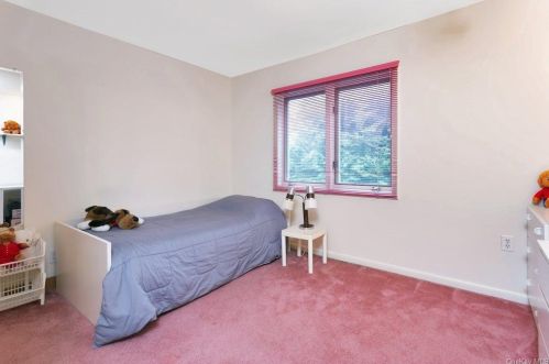 45 Spg Pond Dr, Crotonville NY  10562-2034 exterior