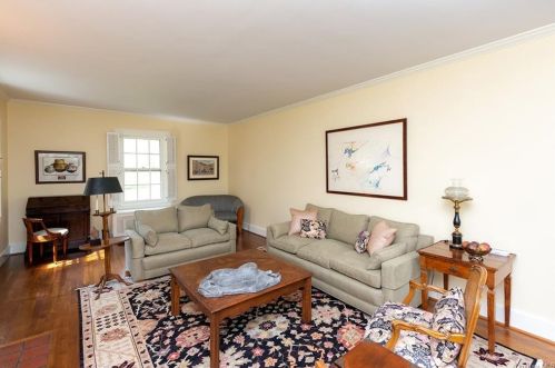 7 Murchison Pl, White Plains, NY 10605-3517