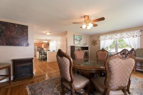 19 Casey Dr, Middletown RI  02842-6224 exterior