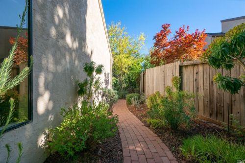 580 Willow Ct, Benicia CA  94510-1447 exterior