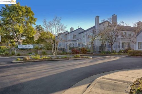 224 Commodore Dr, Richmond, CA 94804-7427