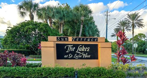 1233 Sun Terrace Cir, Fort Pierce FL  34986-2498 exterior