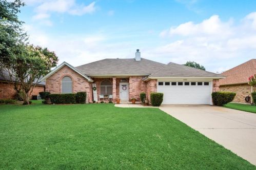 6412 Westgate Dr, Fort Worth, TX 76182-4704