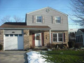 637 Bruns Dr, Rossford, OH 43460-1548
