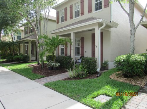 2486 Pineland Dr, Fort Pierce, FL 34952-8043