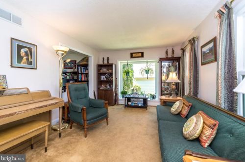 106 Claremont Dr, Lansdale PA 19446-6359 exterior