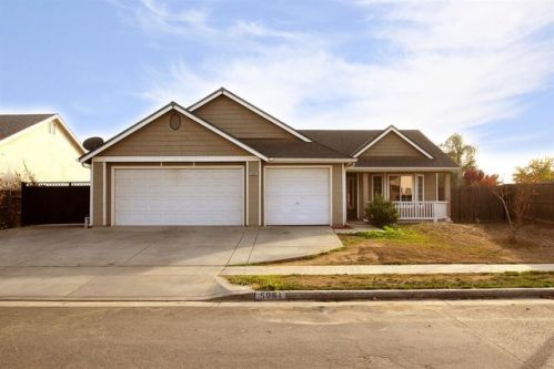 5961 Wathen Ave, Fresno, CA 93722-3090