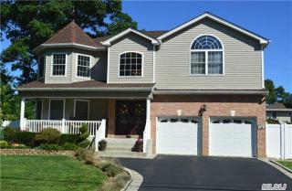155 Maple St, East Massapequa, NY 11758-2637