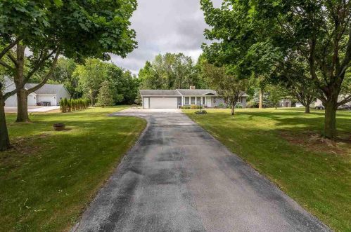 3185 Pioneer Dr, Green Bay, WI 54313-6136