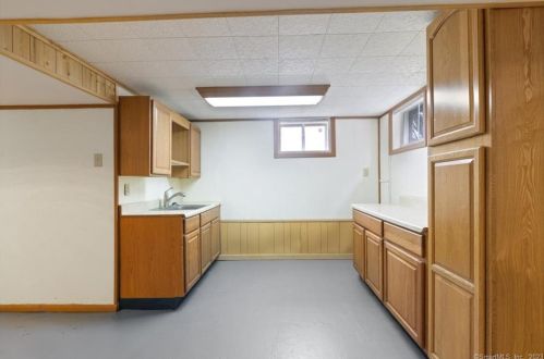 18 Phillips St, United States Coast Guard Ac CT  06320-2619 exterior