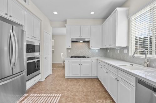 20054 Christopher Ln, Santa Clarita CA  91350-3685 exterior