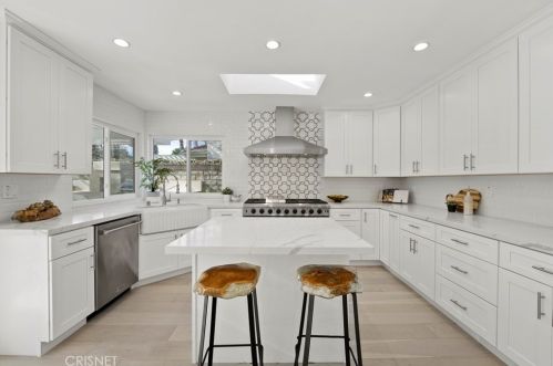 24370 Mornington Dr, Santa Clarita CA  91355-2037 exterior