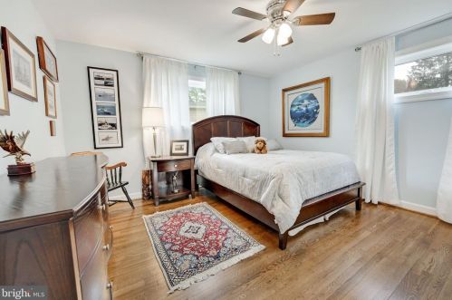 6917 Kingwood Dr, Falls Church VA  22042-3809 exterior