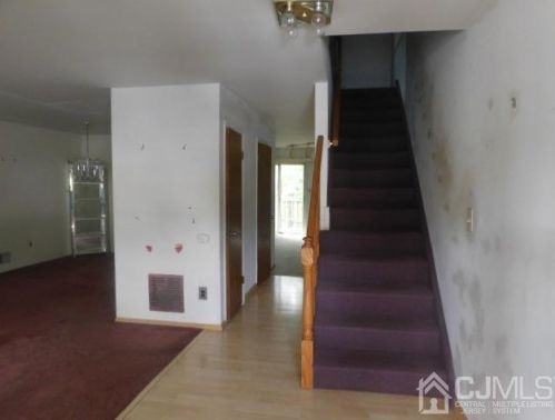 43 Buttonwood Dr, East Brunswick, NJ 08816-4401