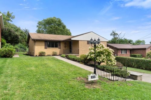 204 Clubside Dr, Moon Twp, PA 15108-9328