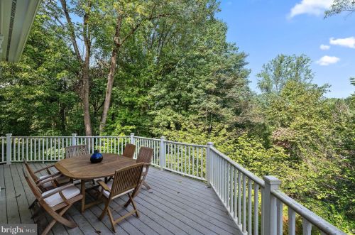 100 Deer Vly Ln, Wilmington DE  19807-1912 exterior