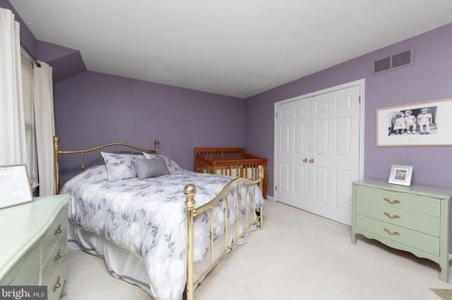 718 Meadowcreek Cir, Prospectville PA 19002-2074 exterior