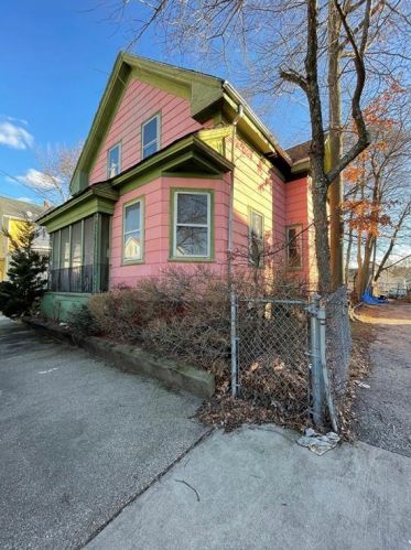 78 Whittier Ave, Providence, RI 02909-3724