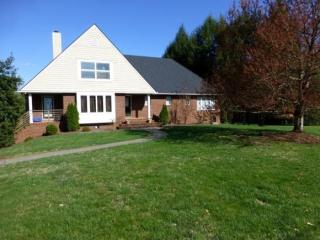 2133 Bonaire Rd, Kingsport, TN 37660-5071