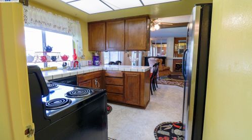 32495 Jean Dr, Union City CA  94587-5000 exterior