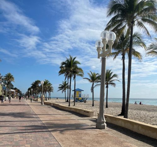 1401 12th Ct, Hollywood FL 33019-3258 exterior