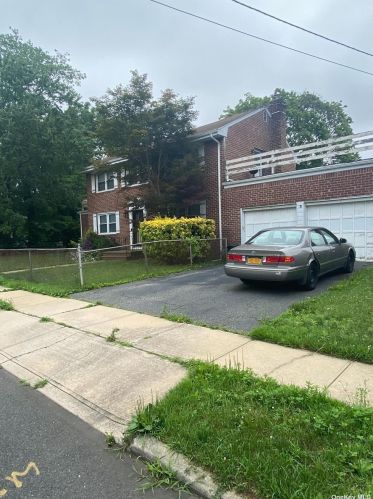 72 Cumberland Ave, Roosevelt, NY 11575-2463