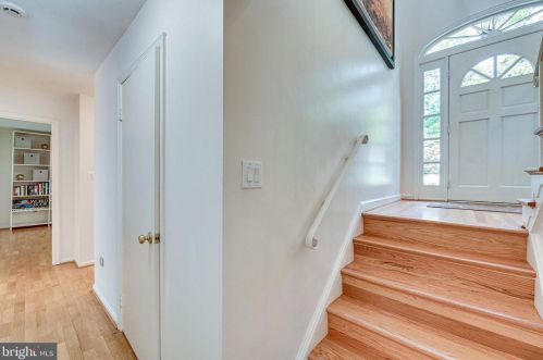 328 River Bend Rd, Great Falls VA  22066-4140 exterior