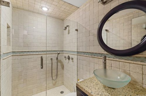 4750 Iselin Ave, Bronx NY  10471-2914 exterior