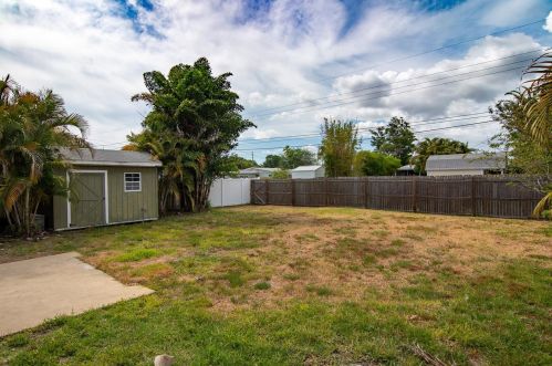 735 42nd Ave, Saint Petersburg FL  33703-4636 exterior