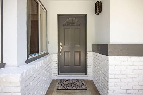 5160 Redwillow Ln, La Canada, CA 91011-2760