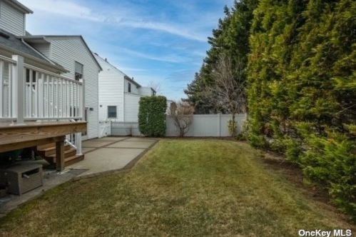 111 Muirfield Rd, Rockville Centre, NY 11570-2730